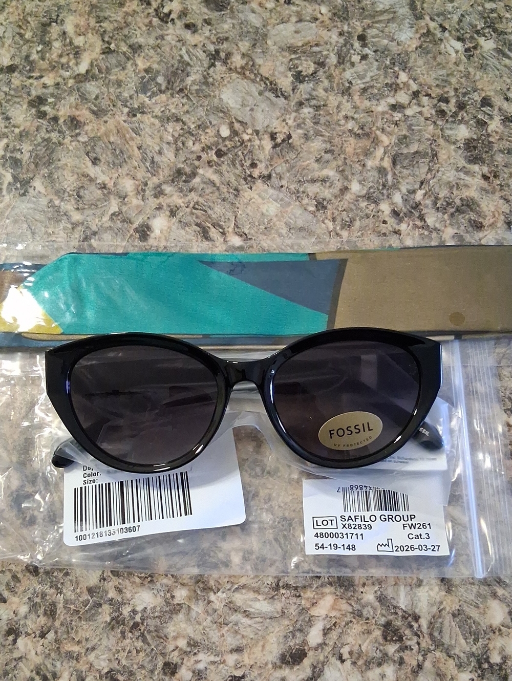 Fossil Black Cat-Eye Sunglasses with Dark Smoke Lenses/ With Twilly